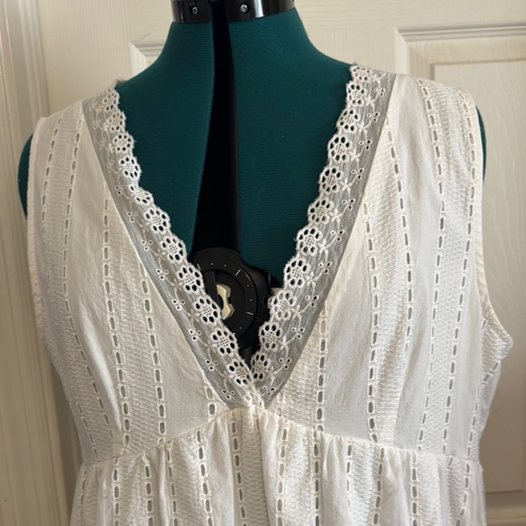 White Sleeveless V-Neck Babydoll Mini Dress - Picture 2 of 5